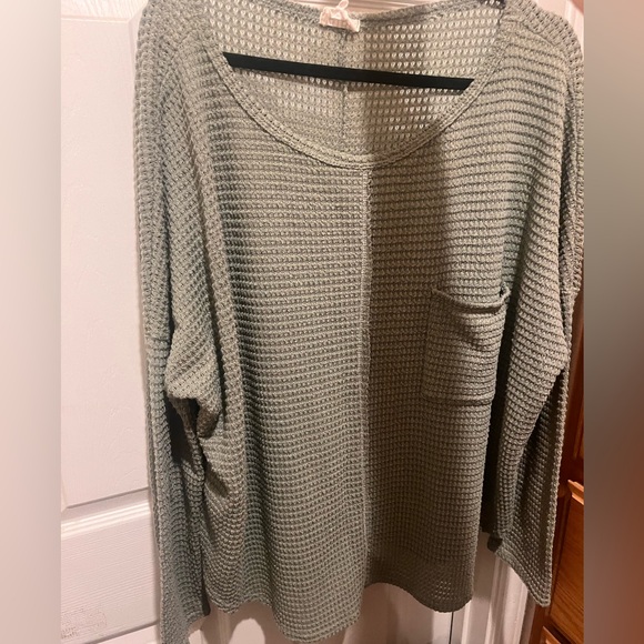 Woman’s Sweater - Picture 2 of 2